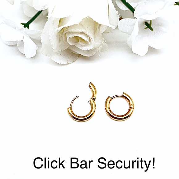 Small 13mm Huggies YG Filled, Click Bar, Sleeping Earring, Outer Ear, NWT - Picture 4 of 8